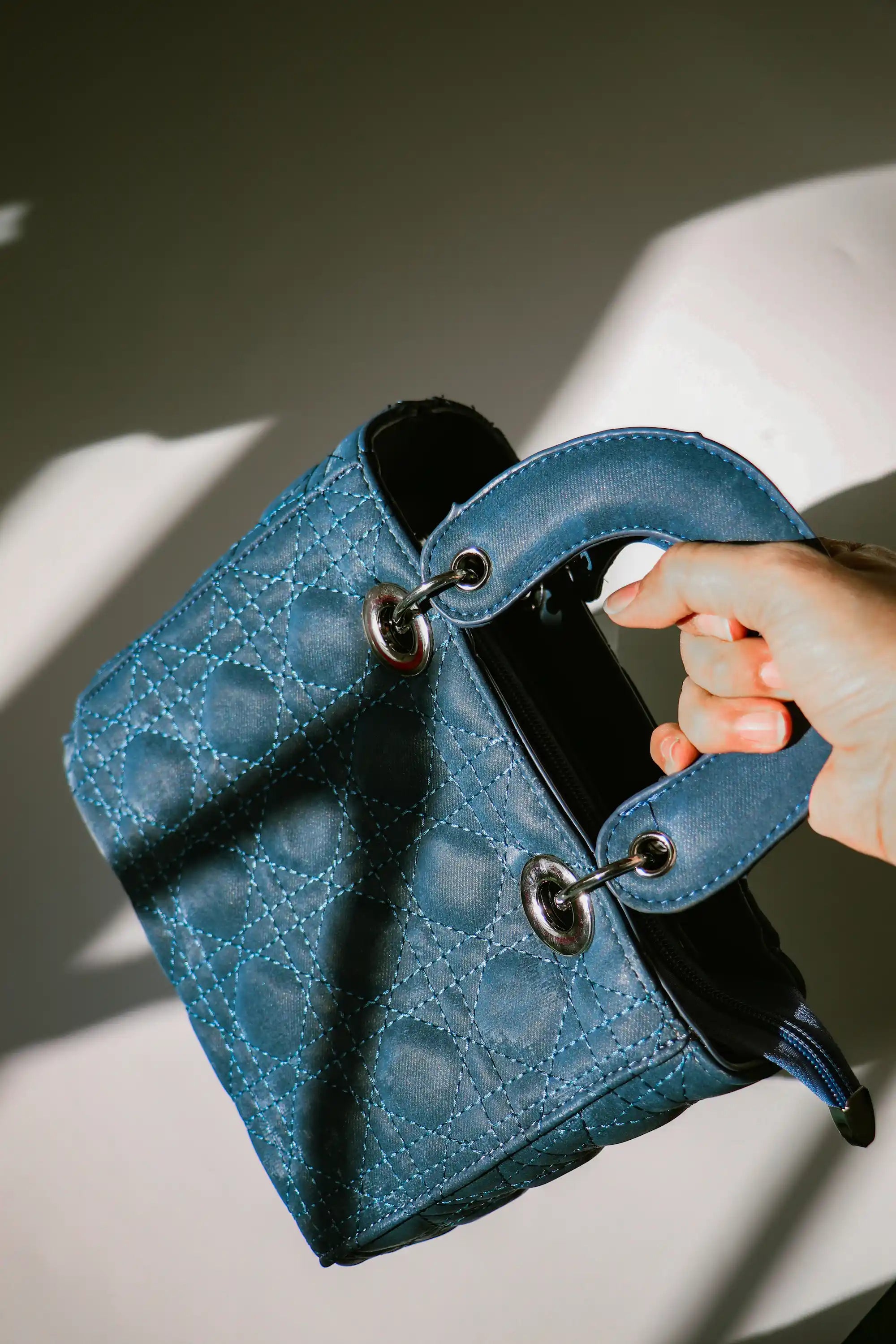 Show_stopper_3-stylish-trendy-bags.webp